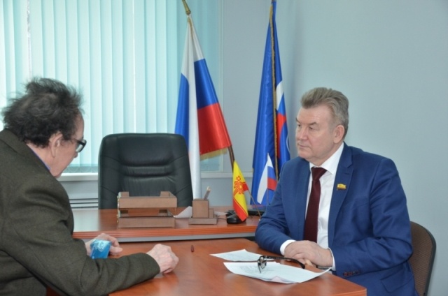 Прием граждан в РОПП провел Спикер Госсовета Чувашии Валерий Филимонов