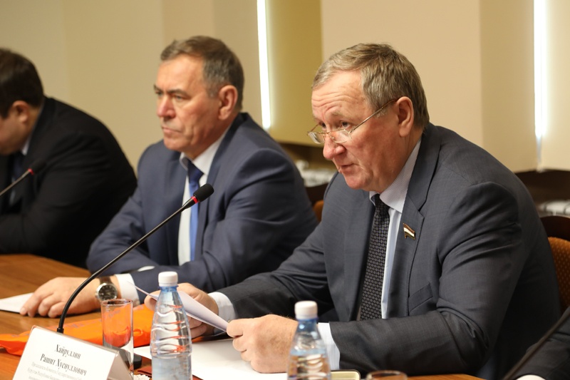 Депутаты провели выездное заседание в городе Октябрьский в рамках подготовки к парламентским слушаниям, посвященным сфере обращения с отходами
