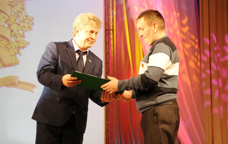 Валерий Трофимов наградил лучших работников Орджоникидзевского района