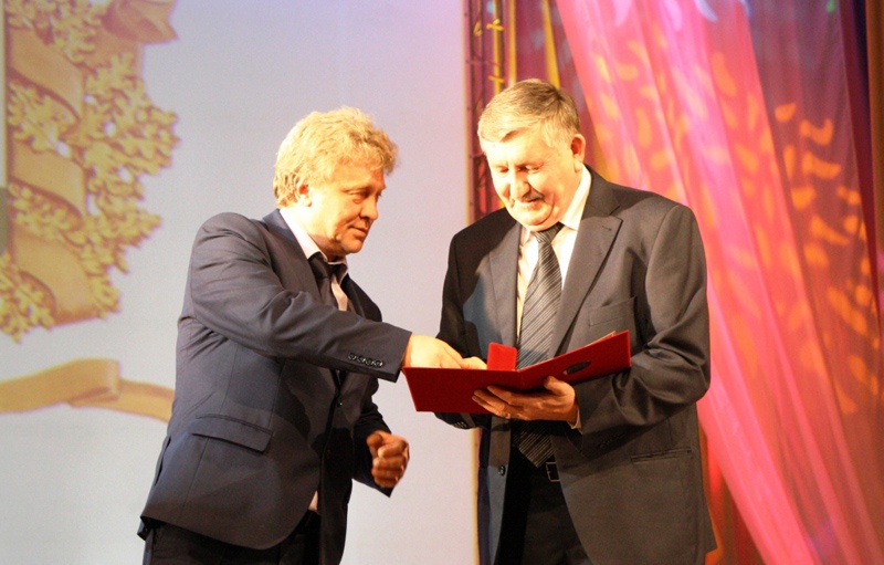 Валерий Трофимов наградил лучших работников Орджоникидзевского района