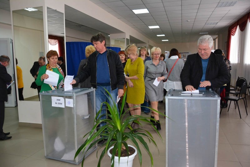 Предварительное голосование прошло в Семикаракорске и Новошахтинске