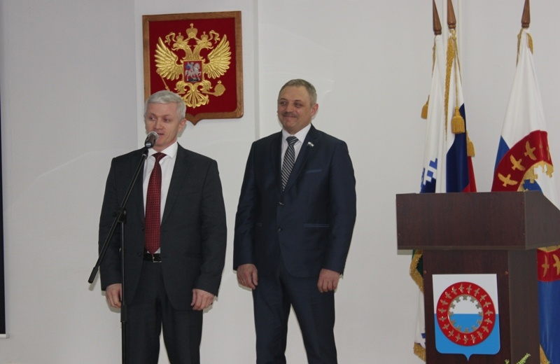 Собрание открыли глава Заполярного района Алексей Михеев (справа) и глава районной администрации Олег Холодов