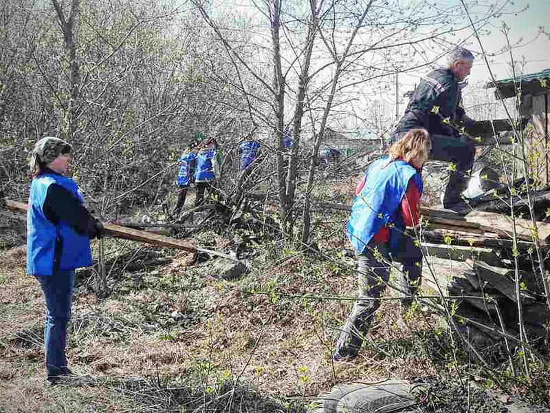Единая Россия провела субботники в Кузбассе