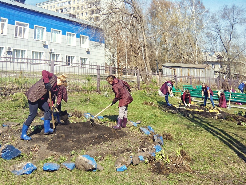 Единая Россия провела субботники в Кузбассе