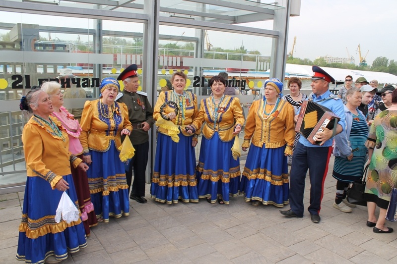 Прогулка на теплоходе для ветеранов