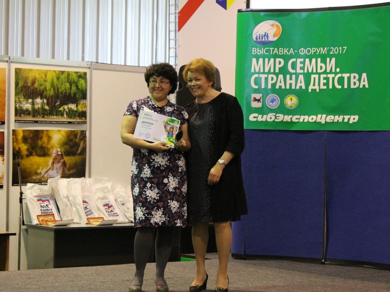 Сторонники партии «Единая Россия» наградили победителей конкурса детских рисунков