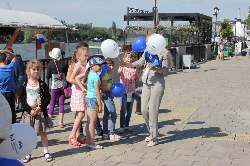 Единороссы организовали экскурсию по Дону для детей из многодетных семей