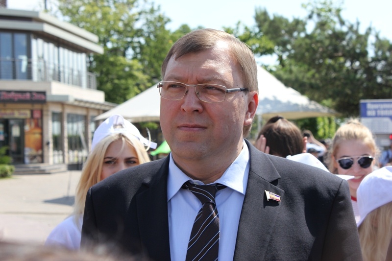 Единороссы организовали экскурсию по Дону для детей из многодетных семей