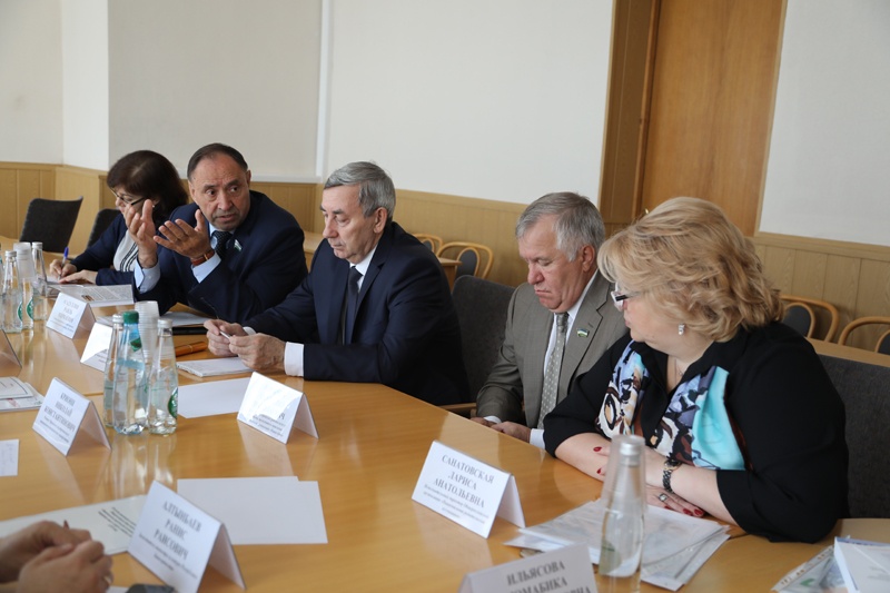 В Государственном Собрании состоялась встреча Ларисы Санатовской с руководителями ведущих вузов республики