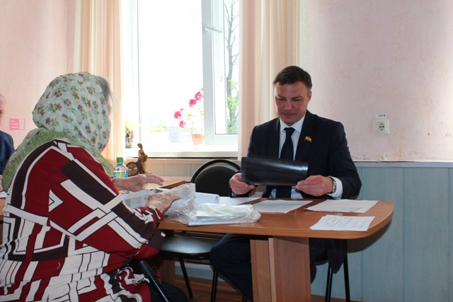 Николай Николаев провел выездной прием граждан в Ядринском районе
