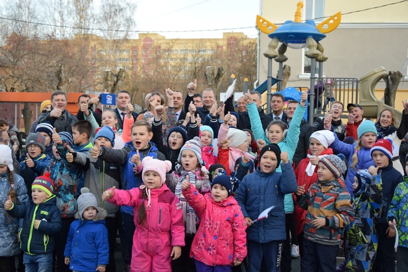 Октябрьском районе екатеринбурга. Октябрьский район Екатеринбург. Достопримечательности Октябрьского района Екатеринбурга. Октябрьский район Екатеринбург дворы. Единая Россия Кировский район Екатеринбург.