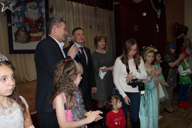 Николай Николаев поздравил с наступающим Новым годом учеников Кугесьской ООШ