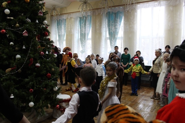 Николай Николаев поздравил с наступающим Новым годом учеников Кугесьской ООШ