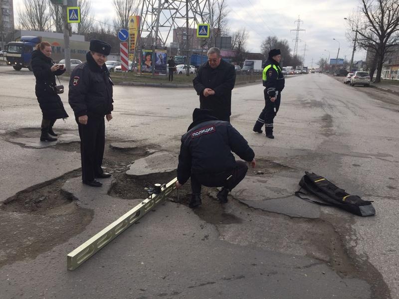 В Ростове прошел рейд по проверке состояния дорог