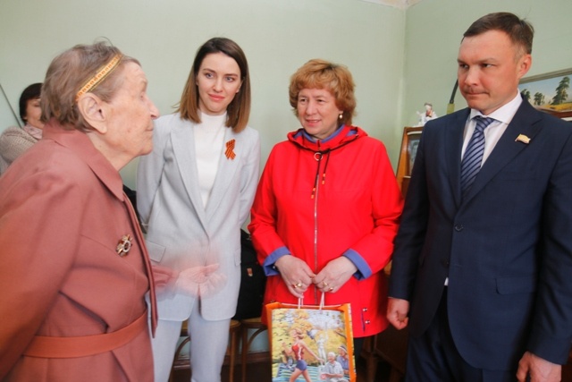 Алёна Аршинова и Николай Николаев поздравили ветеранов Великой Отечественной войны