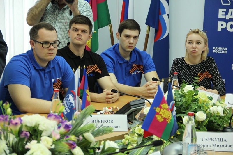 Кубанские единороссы поздравили ветеранов с Днем Победы