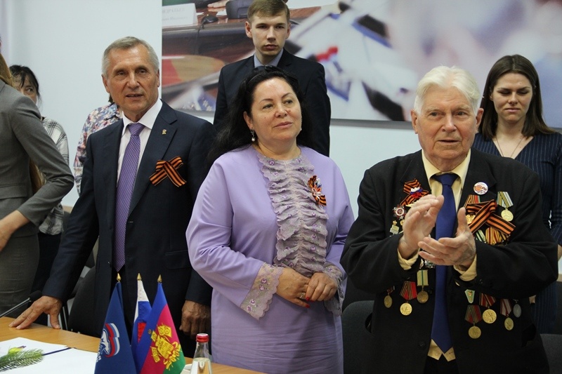 Кубанские единороссы поздравили ветеранов с Днем Победы