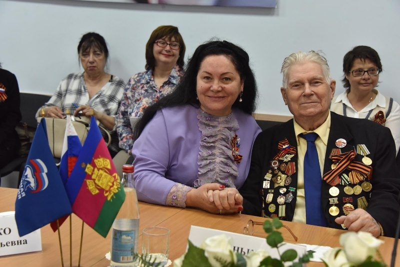 Кубанские единороссы поздравили ветеранов с Днем Победы