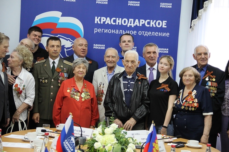Кубанские единороссы поздравили ветеранов с Днем Победы
