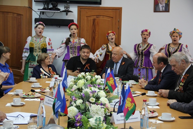 Кубанские единороссы поздравили ветеранов с Днем Победы