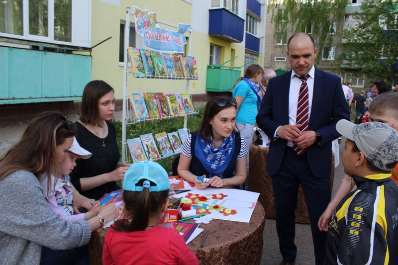 Рустем Мусабиров  посетил праздник двора в рамках акции «День соседей» в Благовещенске