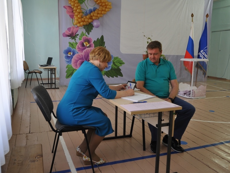 губернатор Рязанской области, член Генсовета партии Николай Любимов, г. Рязань, Советский район