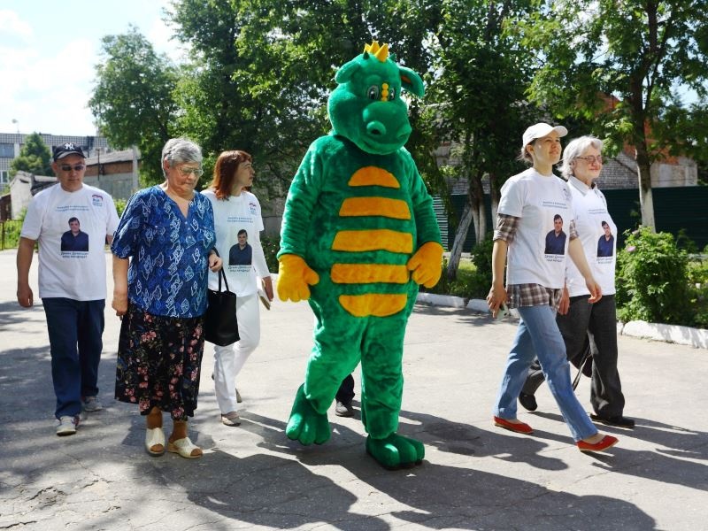 в костюме дракона – участник ПГ Денис Демешин, г. Рязань, Железнодорожный район