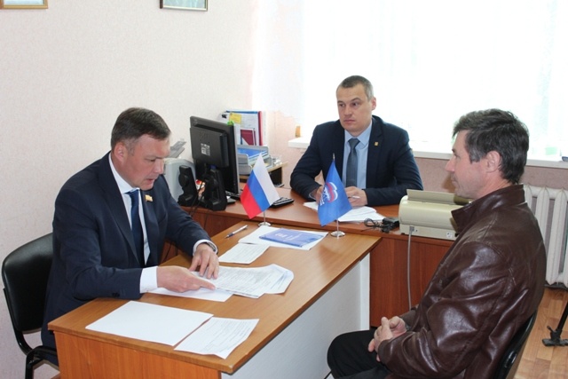 Николай Николаев провел выездной прием граждан в Канашском районе
