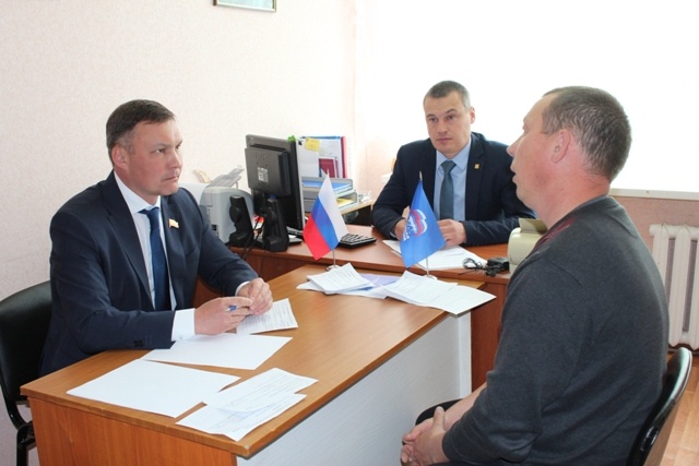 Николай Николаев провел выездной прием граждан в Канашском районе