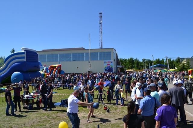 Мобильный пункт приема в члены и сторонники Партии на празднике "Акатуй" в Чебоксарском районе Чувашской Республики