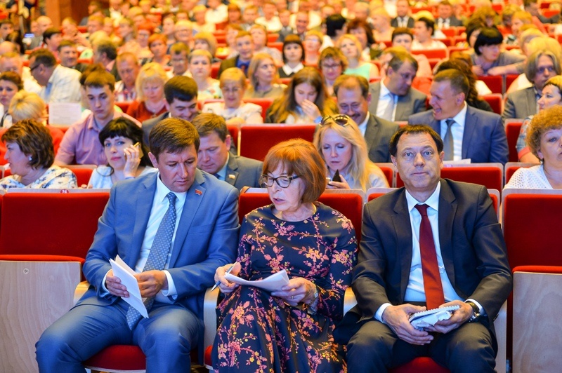 Единороссы внесли предложения в предвыборную программу партии на форуме "Единой России"