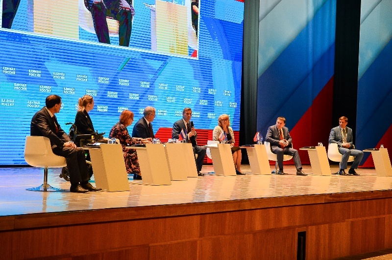 Единороссы внесли предложения в предвыборную программу партии на форуме "Единой России"