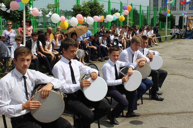 Единороссы КБР поздравили воспитанников интернатов с Днем защиты детей