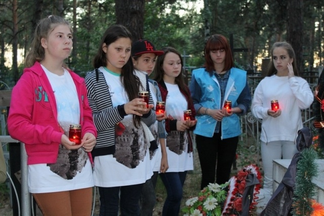 В Чувашии активисты "Молодой Гвардии" при поддержке Партии почтили память павших воинов в Великой Отечественной войне