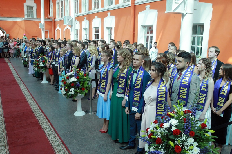 Выпускник санкт петербургского университета. Атриум Петропавловской крепости вручение дипломов. Петропавловская крепость Атриум СПБ. Санкт-Петербургский юридический институт. Торжественная церемония вручения дипломов выпускникам.