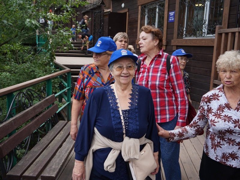 Партпроект «Старшее поколение» организовал экскурсию для людей старшего возраста