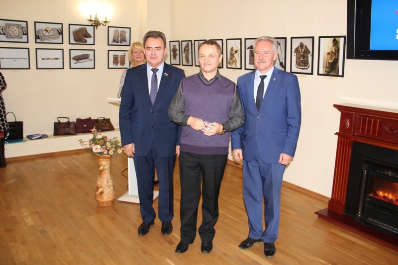 Валерий Лидин вручил партийные билеты новым членам «Единой России»
