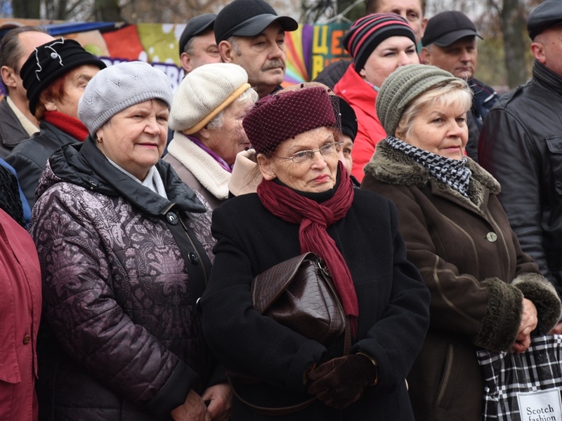 Работа в володарском районе брянск женщине. Володарский район Брянск ветераны на стенах. Новости Брянск Володарский район сегодня.