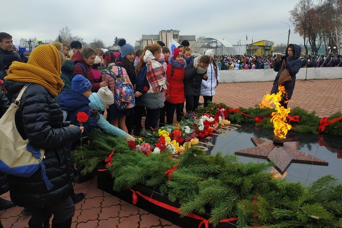 В Княгинине зажгли Вечный огонь