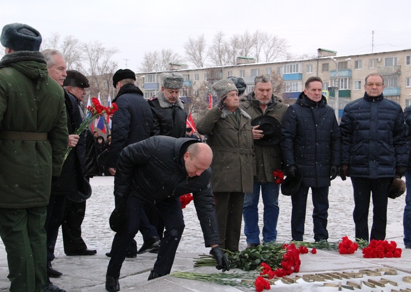 Пензенские единороссы почтили память героев в День неизвестного солдата