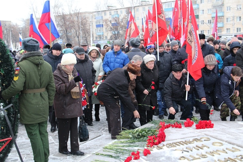 Пензенские единороссы почтили память героев в День неизвестного солдата