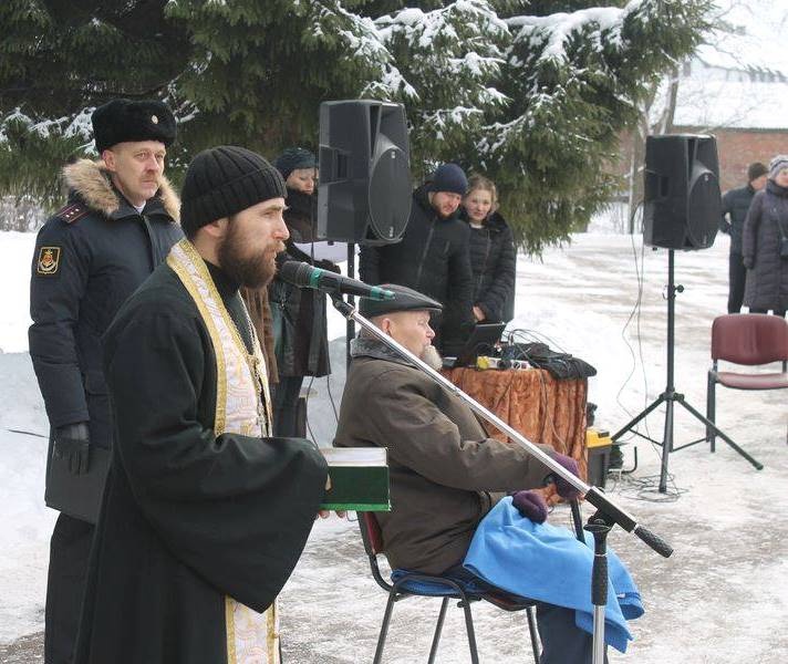 В память о 74-ой годовщине штурма Инстербурга черняховские партийцы возложили цветы и венки к мемориалу павшим воинам 