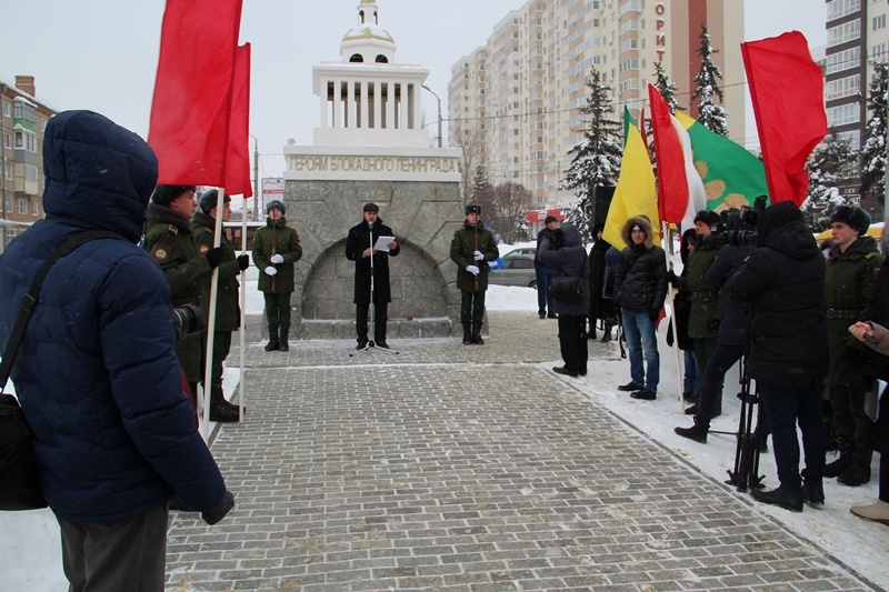 Пензенские единороссы возложили цветы к памятнику героям блокадного Ленинграда