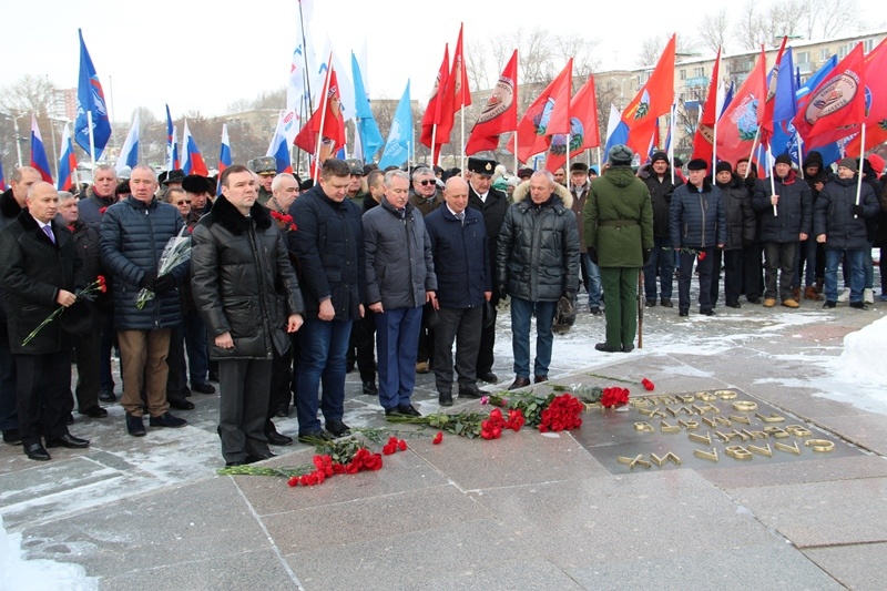 Пензенские единороссы почтили память героев Сталинградской битвы