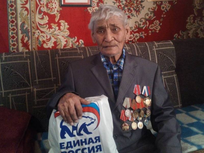 Поздравление ветеранов Великой Отечественной войны с Днём защитника Отечества в Могойтуйском районе