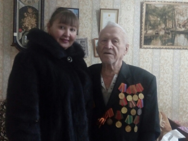 Поздравление ветеранов Великой Отечественной войны с Днём защитника Отечества в Краснокаменске