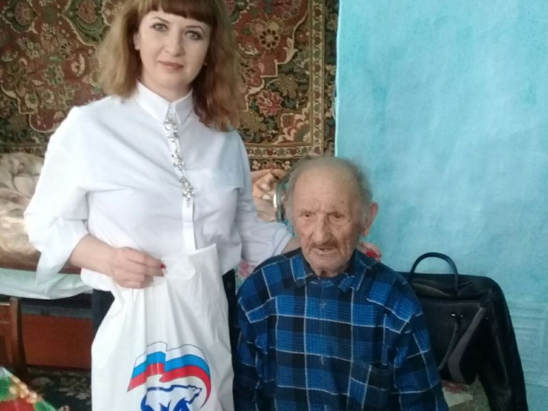 Поздравление ветеранов Великой Отечественной войны с Днём защитника Отечества в Александрово-Заводском районе