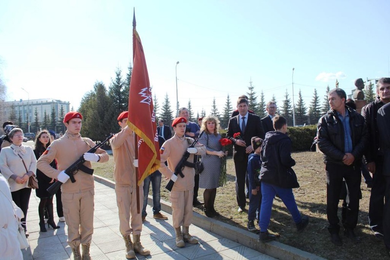 В канун Дня Победы молодежь Октябрьского приняла присягу