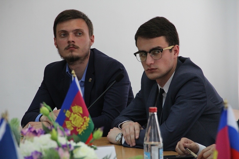 В Краснодарском региональном отделении Партии прошло обсуждение реализации национальных проектов 