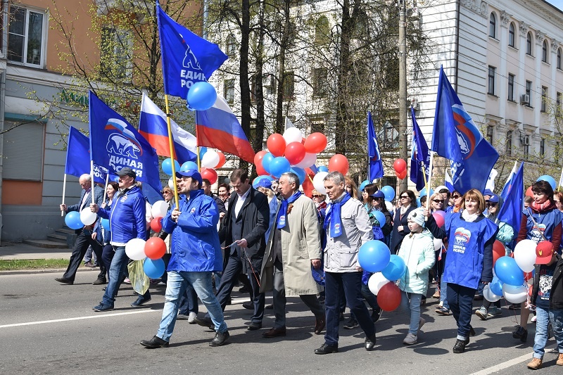 Новгород праздники. Шествие Единой России. Парад Единой России. Парад детей Единая Россия. Дети на шествиях Единой России.